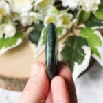 Groene jade cabochon - Crystal Cave