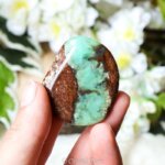 Chrysopraas cabochon - Crystal Cave