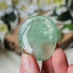 Groene fluoriet cabochon - Crystal Cave