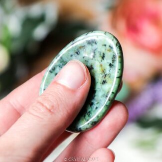 Kiwi jaspis worry stone - Crystal Cave