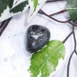 Pyriet in schalie steen - Crystal Cave