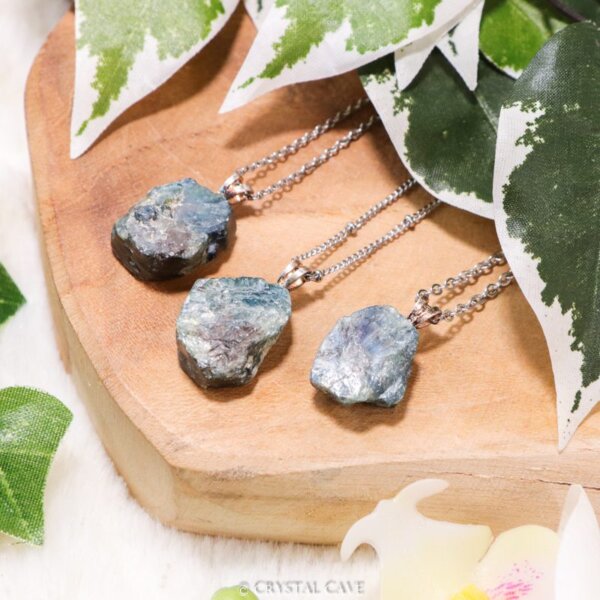 Ruwe saffier ketting zilver - Crystal Cave