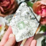 Ruwe groene apofyliet met stilbiet en witte heulandiet - Crystal Cave